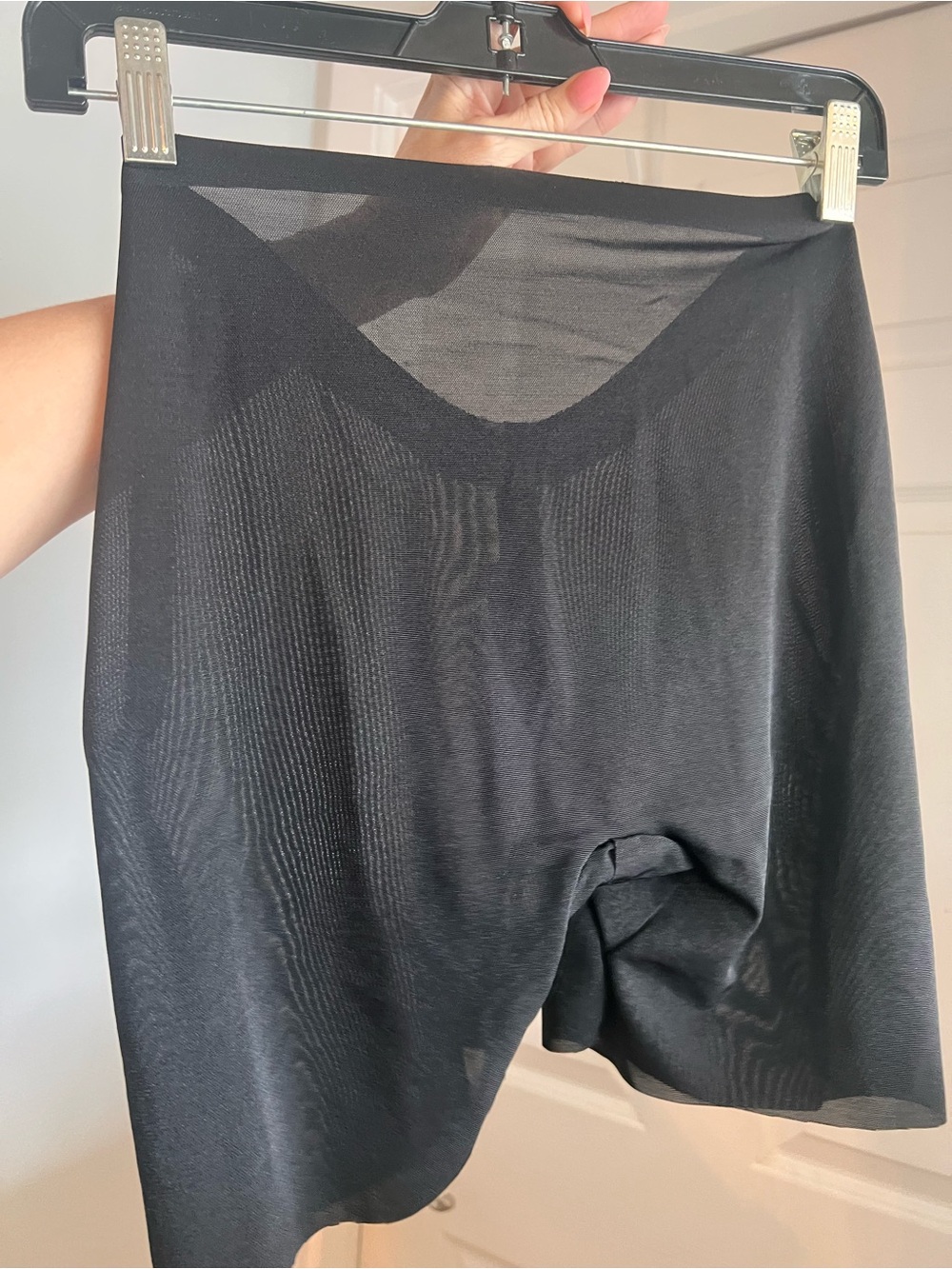 SKIMS NWT Women's Black Sheer Low Back Shaping Slip Short-Mediun